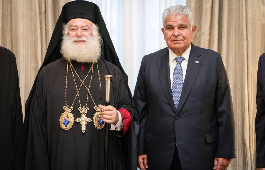 Presidente Mulino es condecorado por el Patriarca Teodoro II