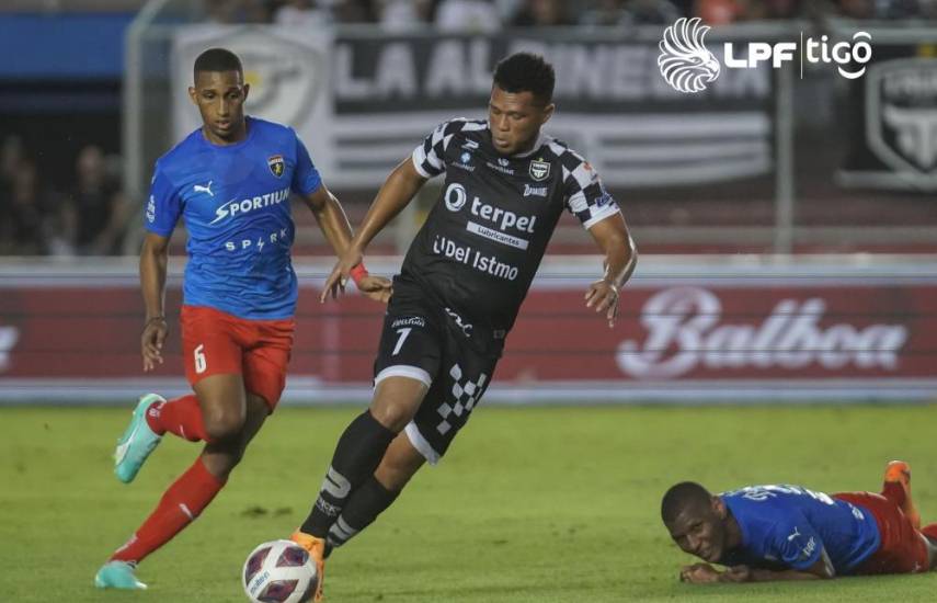 Tauro vence al CD Plaza Amador en el clásico nacional