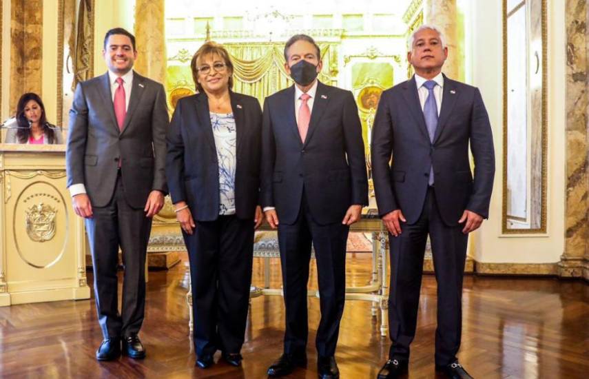 Juana Herrera toma posesión como la primera ministra de la Mujer