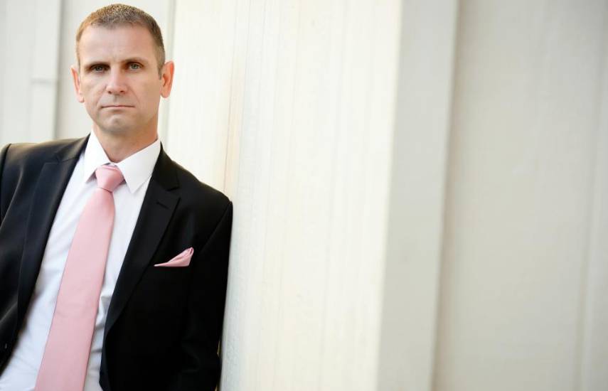 Las corbatas se mantienen vigentes