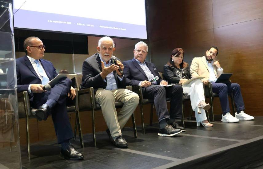 Panamá lanza proceso para actualizar su Plan Energético Nacional hasta el año 2040
