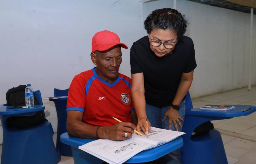 Un darienita de 62 años retoma sus estudios para ser arquitecto
