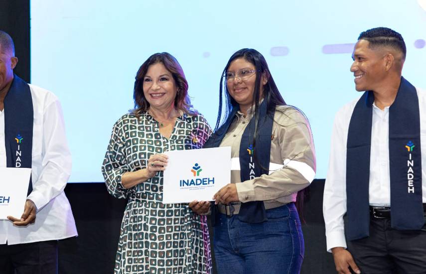 INADEH entrega 1,550 certificados en graduación masiva