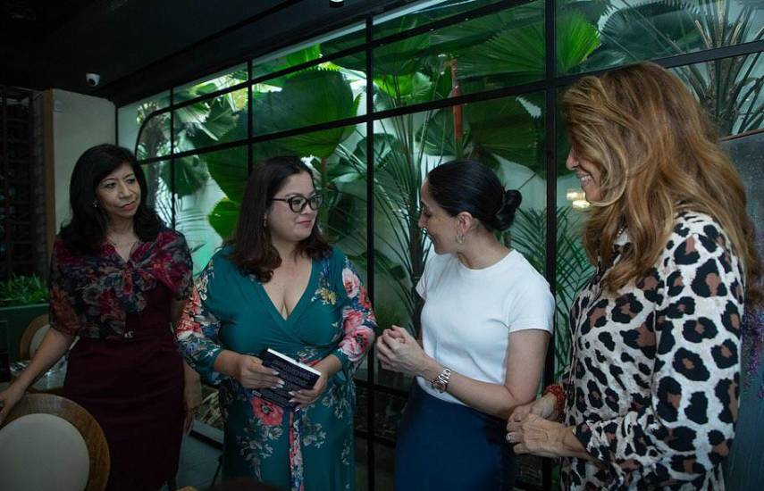 Panamá reconoce trayectoria literaria de escritora costarricense