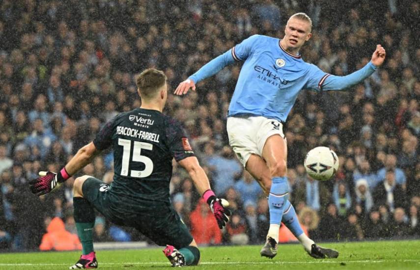 Manchester City aplasta 6-0 al ‘segunda’ Burnley en cuartos de Copa