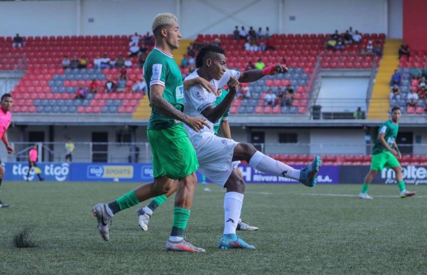 Sporting pierde, pero sigue líder del fútbol panameño junto a CAI
