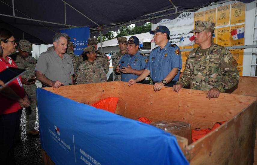 MiAMBIENTE entrega equipo para el combate aéreo de incendios al SENAN