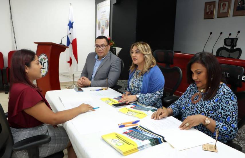 Meduca y Universidad de Panamá ofrecerán becas para maestrías en transformación curricular