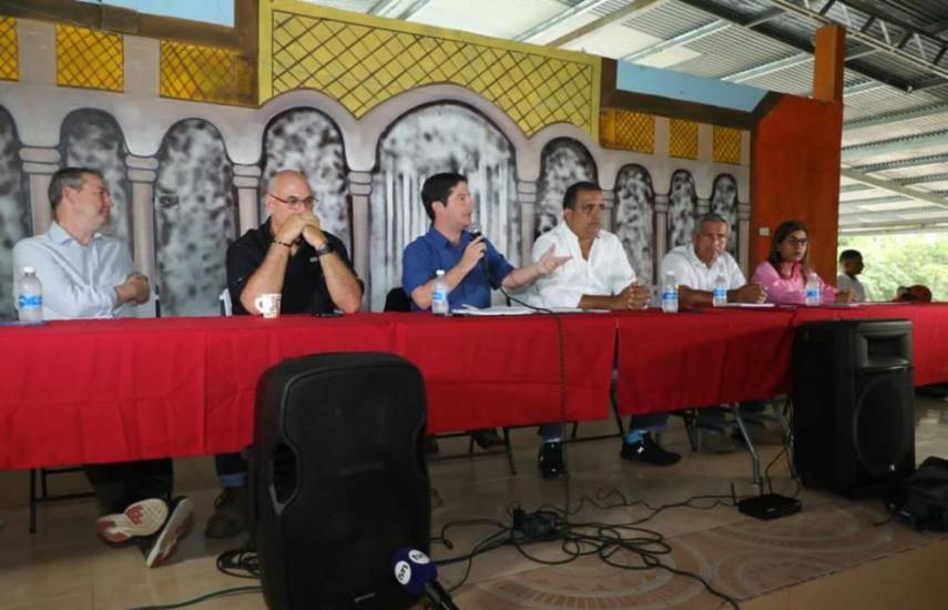 Más de 200 panameños asisten a la consulta pública sobre el proyecto de nuevo contrato del Estado y Minera Panamá en Coclesito