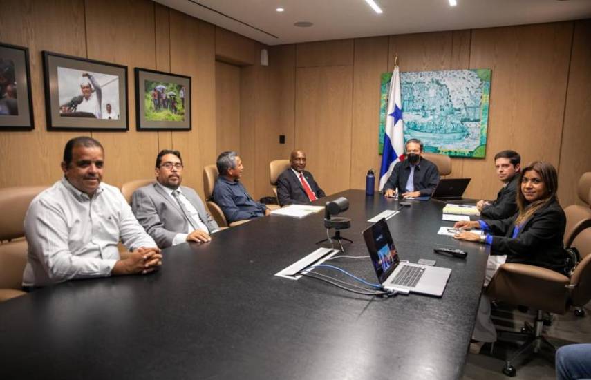 Alcaldes de Donoso y Omar Torrijos se reúnen con el presidente Laurentino Cortizo para conversar sobre el contrato con Minera Panamá.