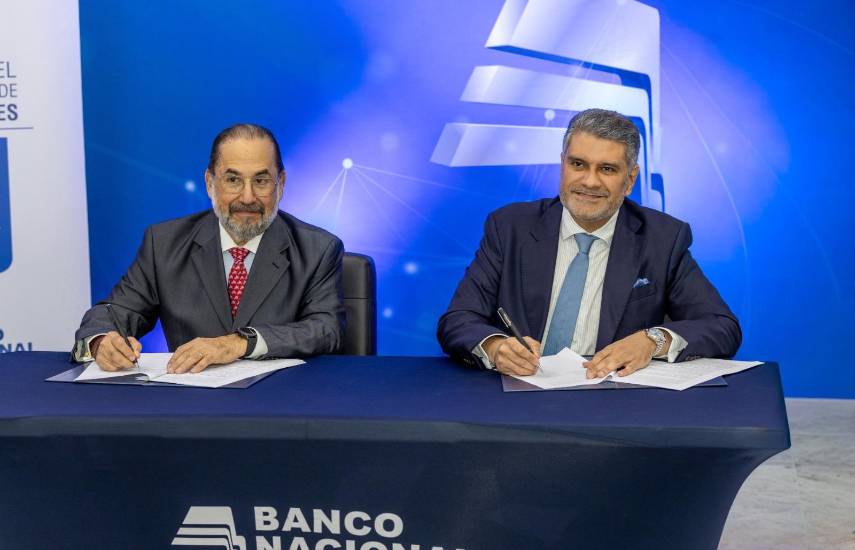 ML | Javier Carrizo, gerente general del Banco Nacional de Panamá y Andrés Farrugia G, gerente general de Caja de Ahorros.