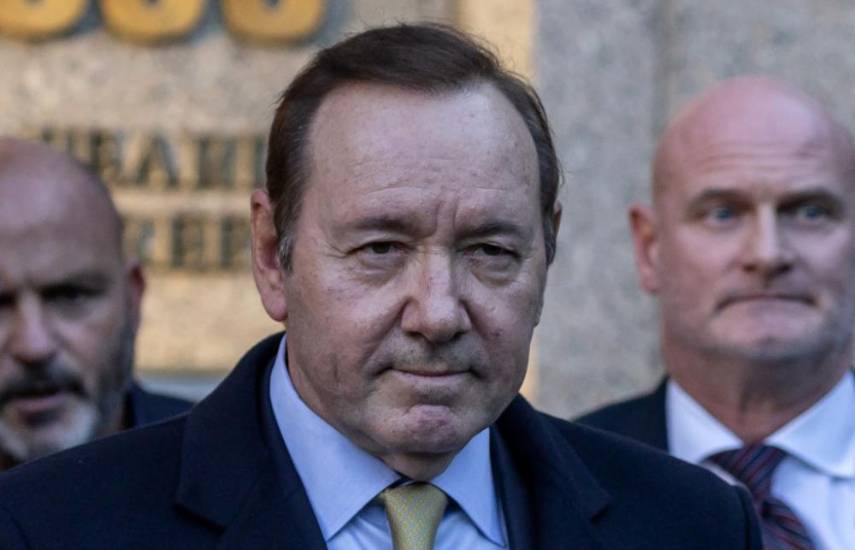 Denunciante afirma en juicio que Spacey le dijo que estuviera “tranquilo” mientras intentaba agredirle