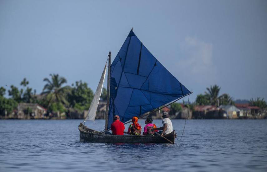 Indígenas se despiden de su isla en el Caribe antes de que la trague el mar