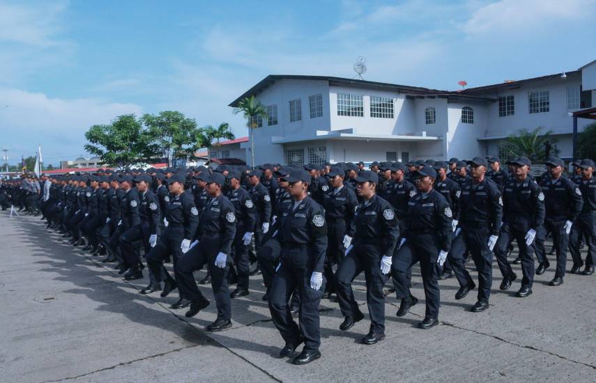 Suspenden acto de adquisición de uniformes y botas