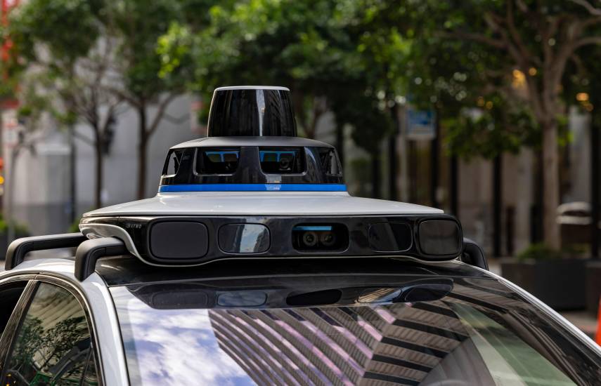 Stellantis, Wayve y Uber se alían para desarrollar robotaxis
