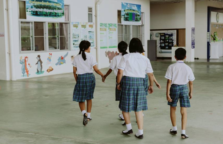 PEXELS | Alumnos en una escuela privada.