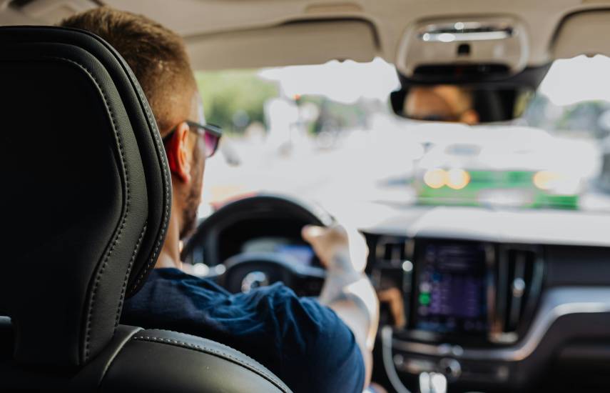 Mulino revisará hoy la regulación de las plataformas digitales tras quejas