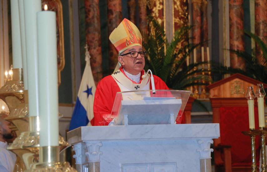 Ulloa llama a respetar dignidad de migrantes