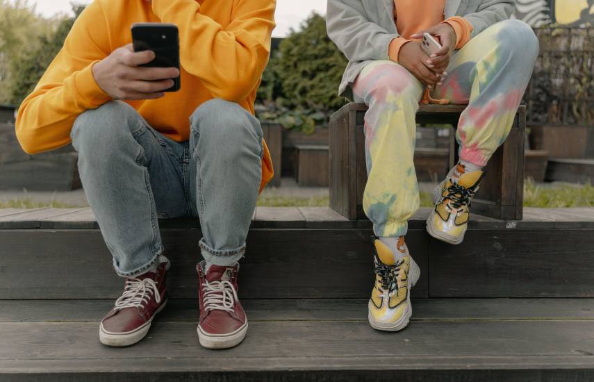 Pexels | Menores usan las redes sociales.