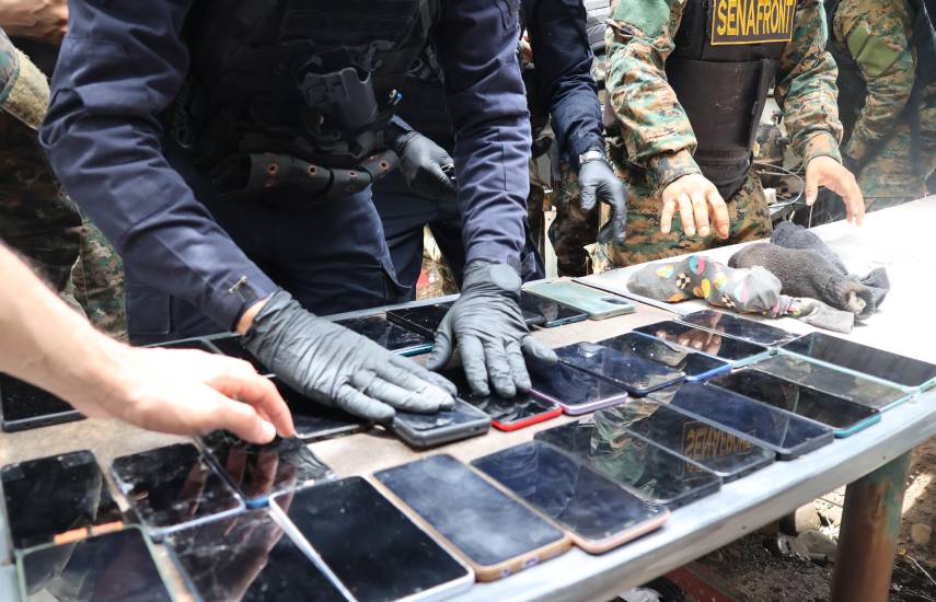 Encuentran armas de fuego y otros artículos en la cárcel La Joyita