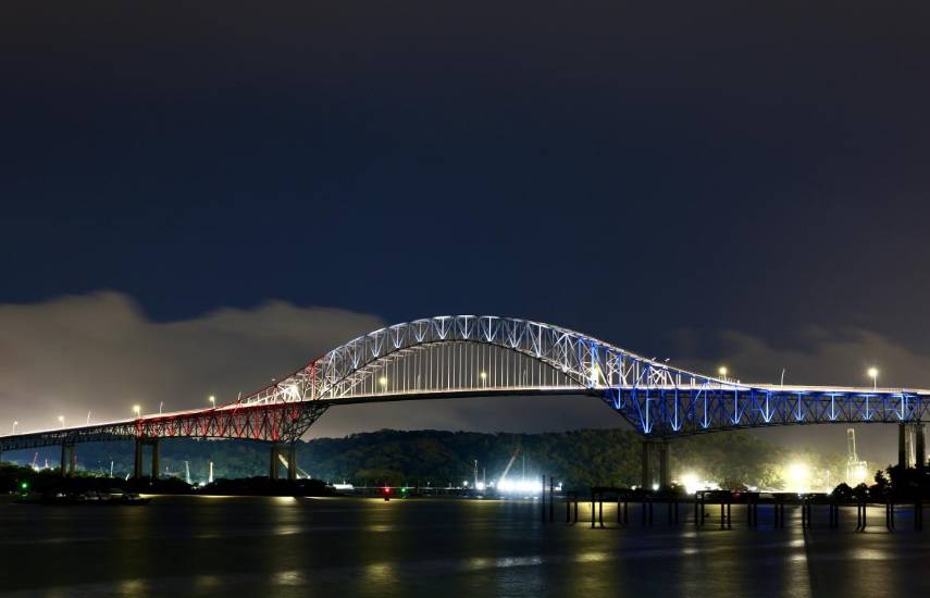 Encendido de luces del Puente de las Américas da la bienvenida a las fiestas patrias