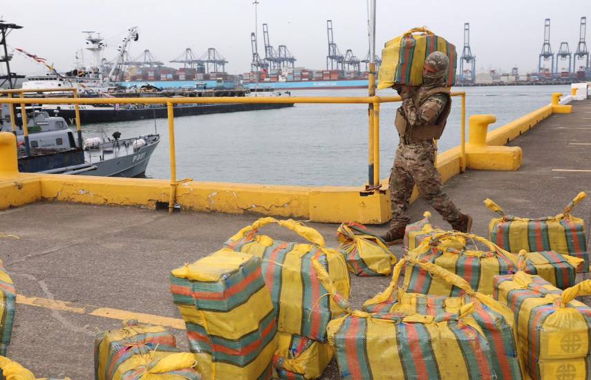 El SENAN decomisa embarcación que transportaba 571 paquetes de presunta droga en aguas del Archipiélago de las Perlas