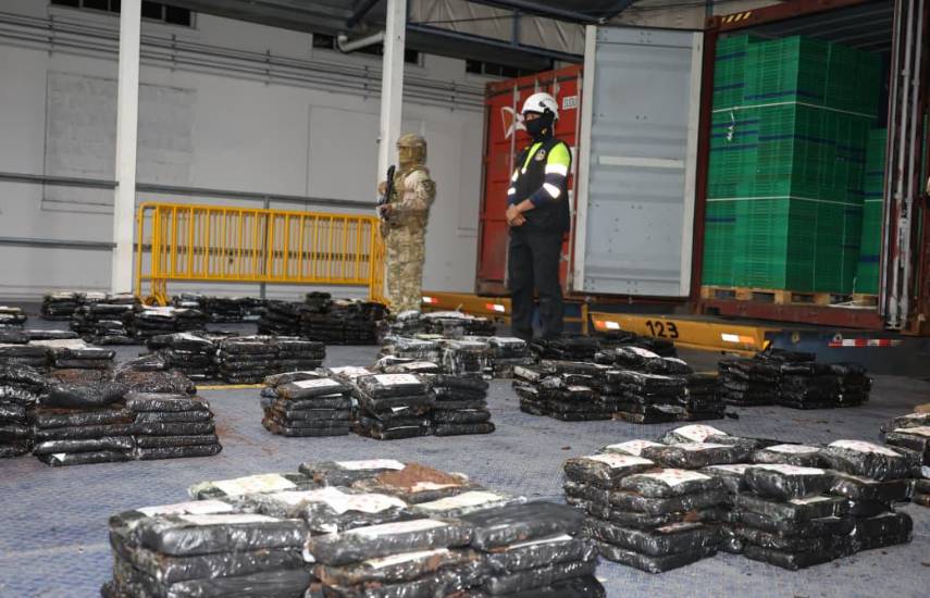 La Aeronaval incauta 999 paquetes de presunta droga en operación en la zona portuaria del Pacífico