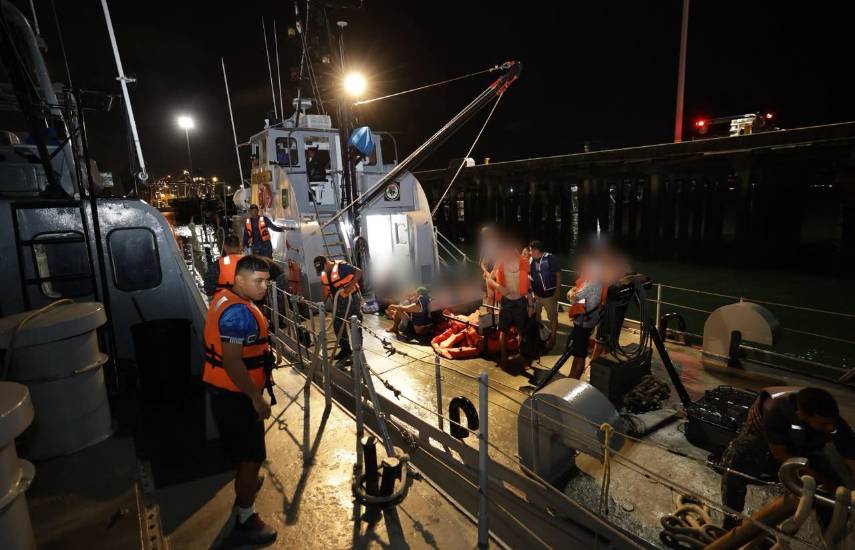 Rescatan con vida a 18 personas tras hundimiento de catamarán entre Taboga y Taboguilla