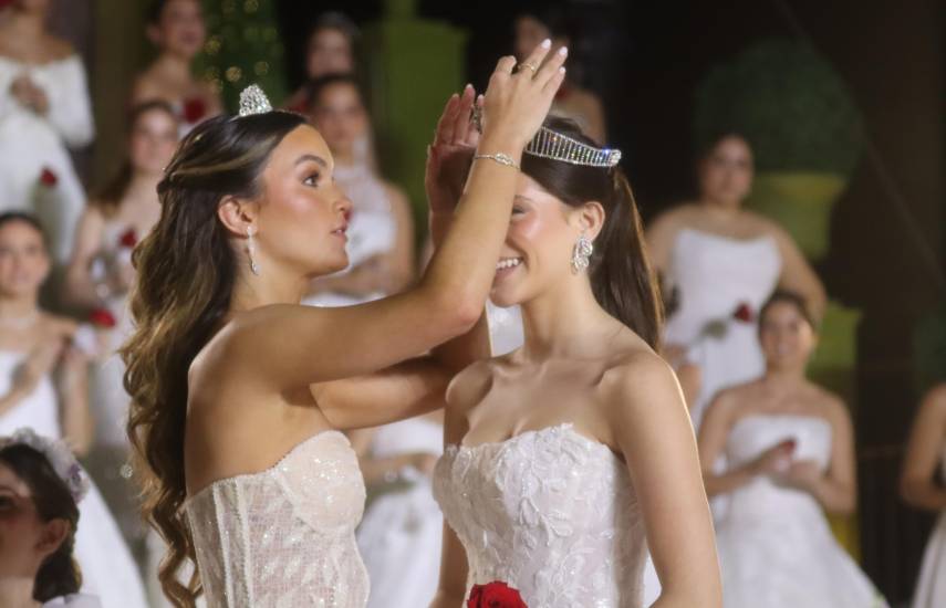 Ana Paula Maduro de Roux es la reina del Festival de Debutantes 2026