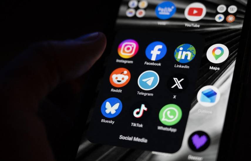 Máxima autoridad constitucional de Francia rechaza prohibición de las redes sociales a menores de 15 años