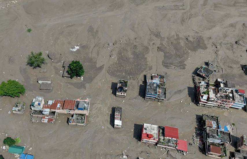 Al menos 19 muertos tras fuertes inundaciones en Nepal y 384 turistas sin localizar