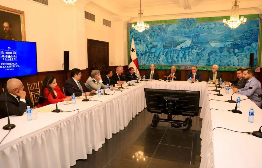 El presidente Mulino se reunió con la bancada panameñista