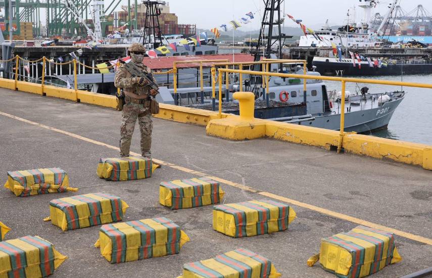 El SENAN decomisa embarcación que transportaba 571 paquetes de presunta droga en aguas del Archipiélago de las Perlas