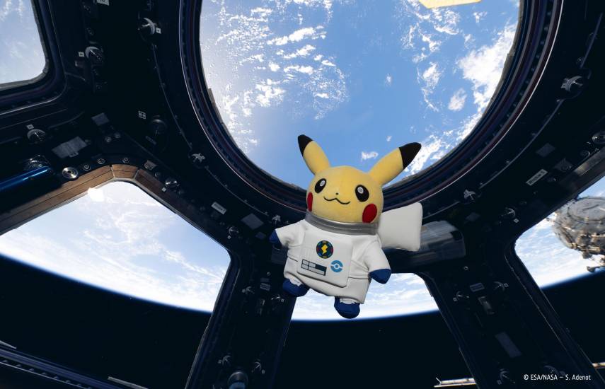 ESA/NASA/S.ADENOT | Pikachu en la cúpula de la Estación Espacial Internacional.