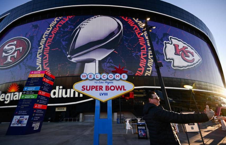 Chiefs y 49ers chocan hoy en espectacular Super Bowl