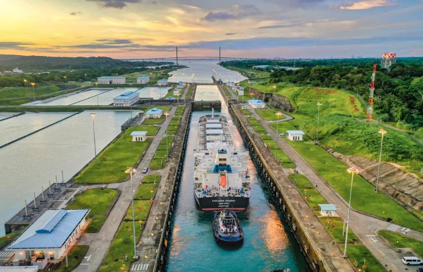 Canal de Panamá probará por primera vez cupos a largo plazo para buques Panamax