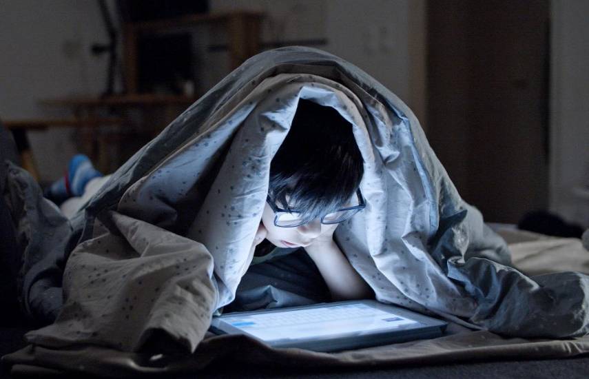 Limitación de contenido, cuentas específicas y control parental: Así gestionan las RRSS la presencia de menores de edad