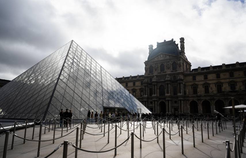 El Louvre anuncia el cierre de una galería al público debido a una “fragilidad” en el edificio