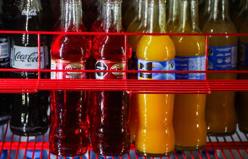 Gobierno británico amplía impuesto sobre bebidas azucaradas para luchar contra la obesidad