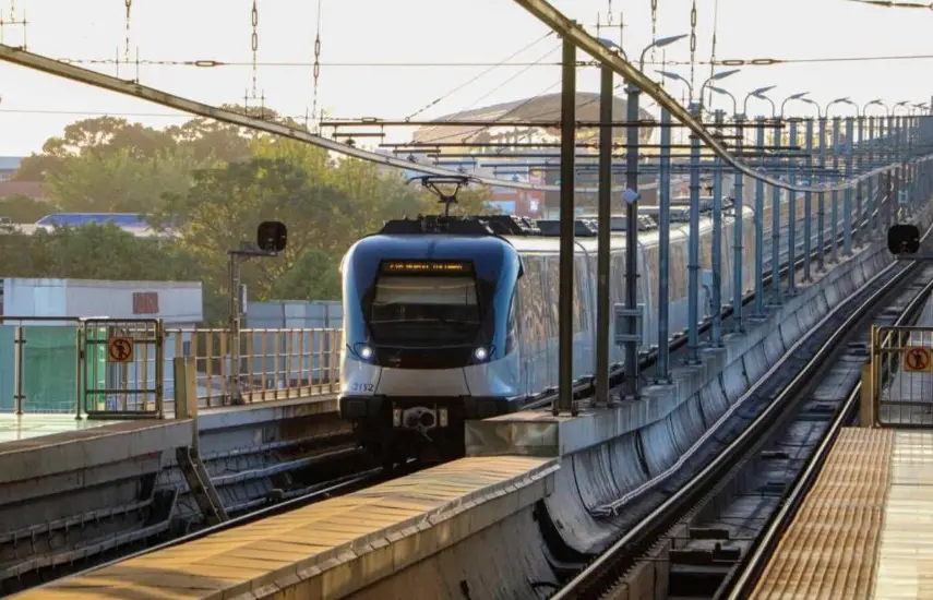 Línea 2 del Metro detenida por usuario en la vía