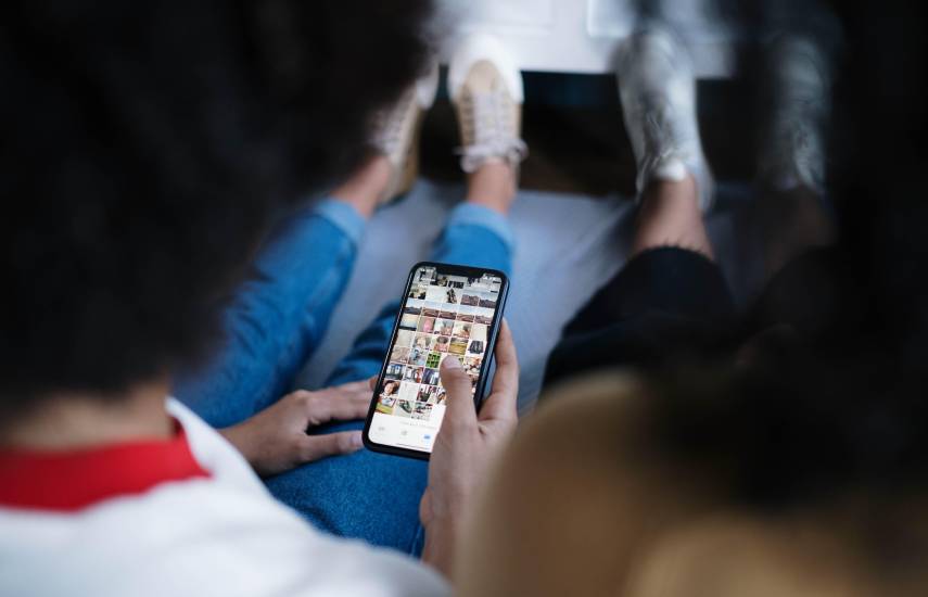 Canadá presenta proyecto de ley para prohibir redes sociales a menores de 16 años