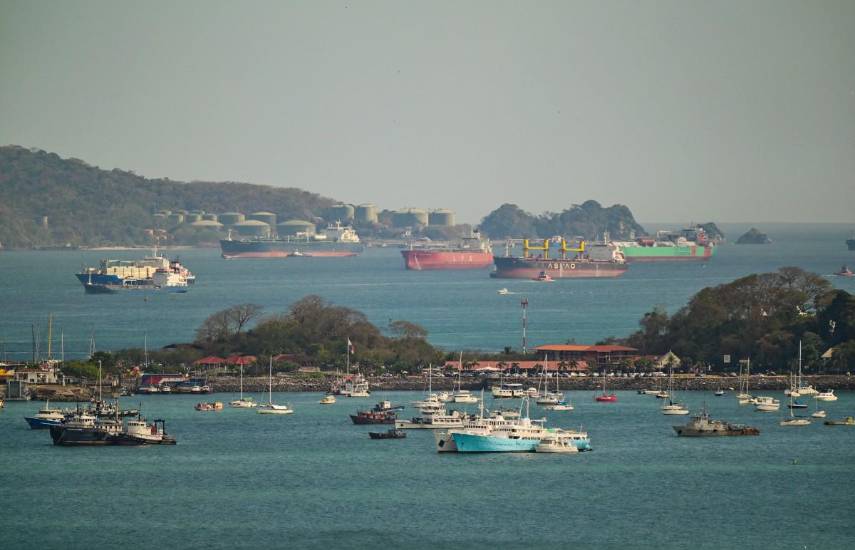 EDITORIAL : Los puertos son panameños