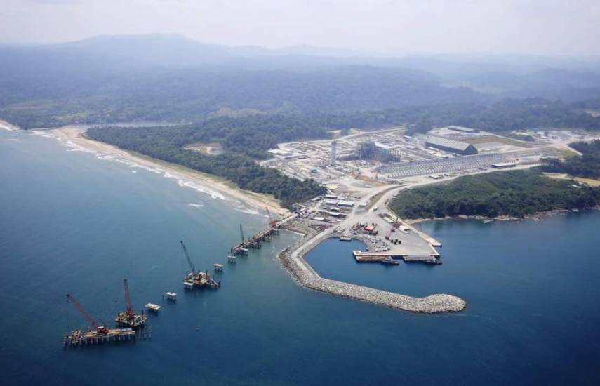 Embarcación que transporta carbón pide “atraque de emergencia” en puerto de Minera Panamá
