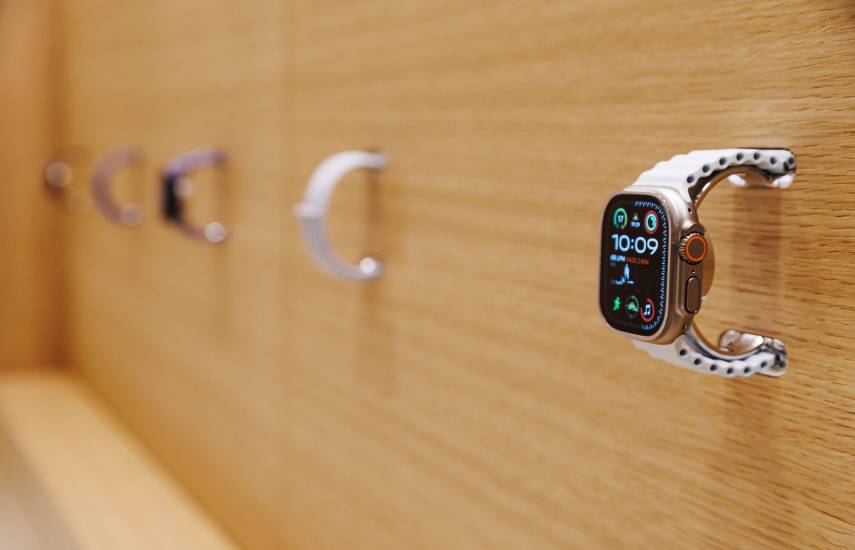 Apple estudia lanzar una pulsera de actividad sin pantalla, en una reestructuración de su gama de ‘smartwatches’
