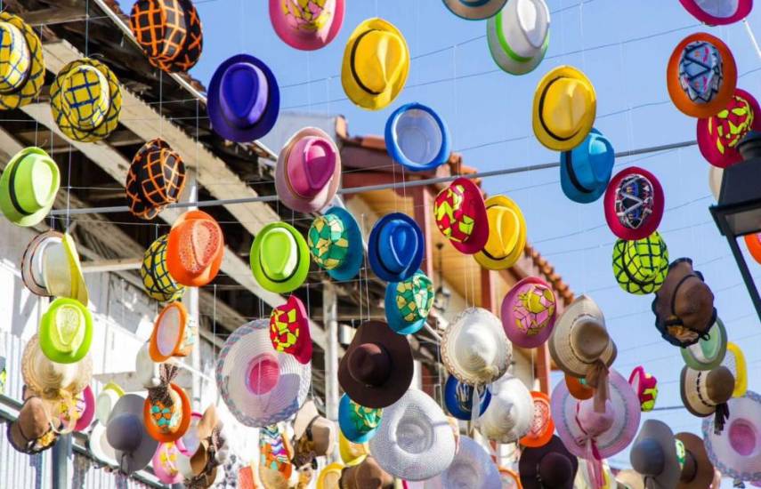 “Calle de los Sombreros” une tradición y cultura en el Casco Antiguo