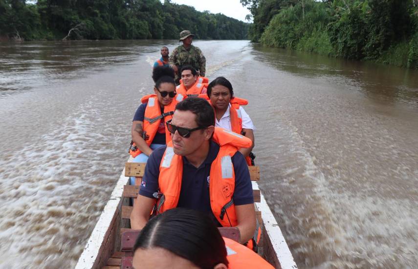 Embajador británico visita Darién y aborda proyectos con autoridades de Pinogana