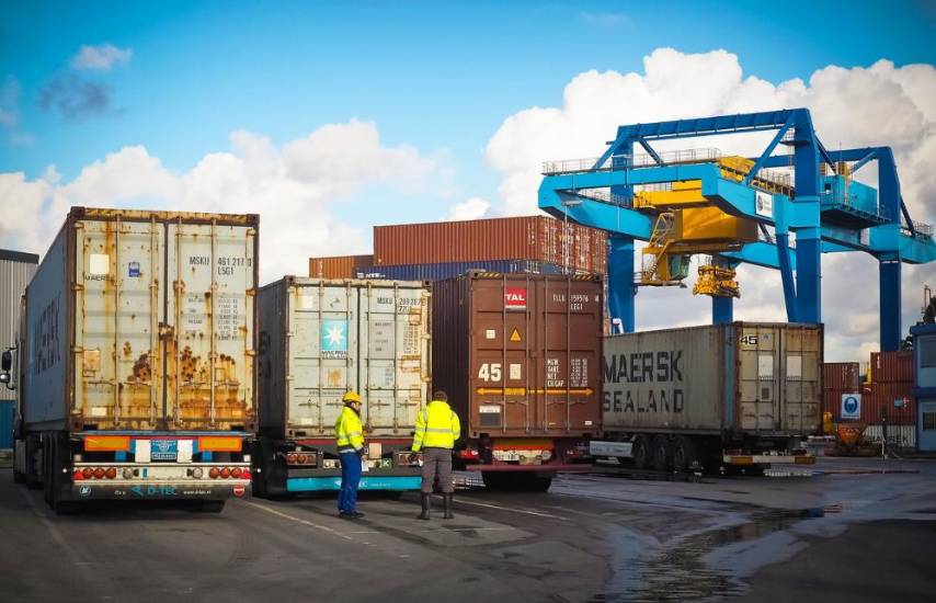Movimiento de contenedores en puertos panameños registra caída del 3.9%
