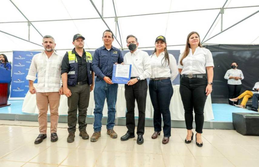 Presidente Cortizo entrega orden de proceder para renovación vial de El Chorrillo