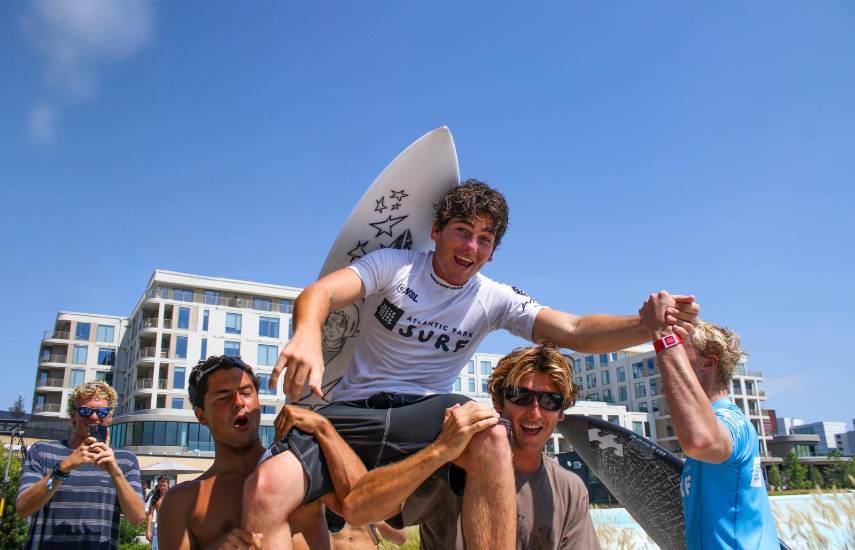 Teo Grani se convierte en el primer centroamericano en coronarse en la WSL Pro Junior