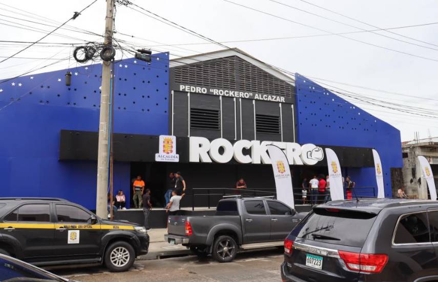 Familia del boxeo recorre el nuevo gimnasio municipal Pedro ‘El Rockero’ Alcázar
